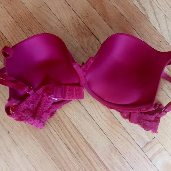 Victoria's Secret 34D push-up bra - Picture 2 of 3